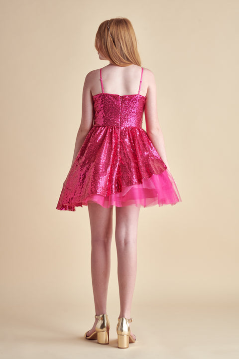 Sequin Peek-a-Boo-Dress in fuchsia.