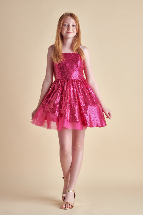 Sequin Peek-a-Boo-Dress in fuchsia.