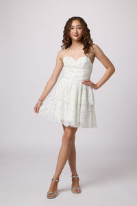 Brunette in a lace ivory dress.