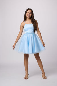 Brunette in a Un Deux Trois light blue dress.