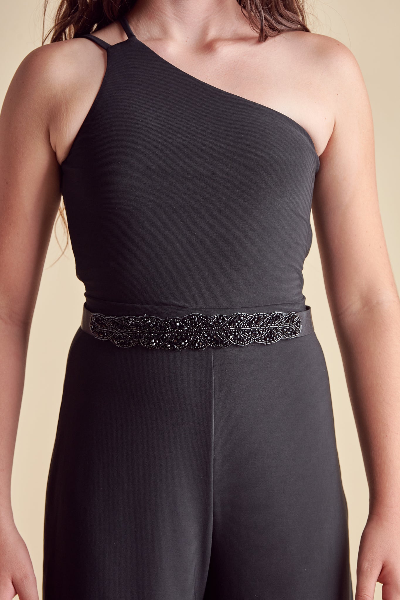 Beaded braid belt in black with elasticated band and clasp in back.